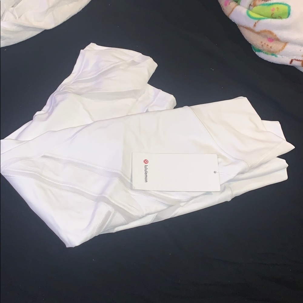 NEW WITH TAGS lulu lemon wonder underHR CROP 21”